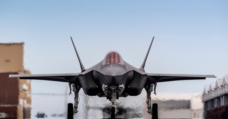 Lockheed Martin хочет в этом году подписать контракт на производство сотен новых истребителей пятого поколения F-35 Lightning II