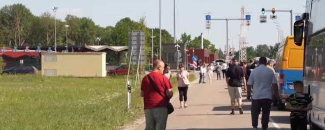 На границе Латвии выстроилась очередь из украинцев и молдаван, ожидающих въезда в РФ