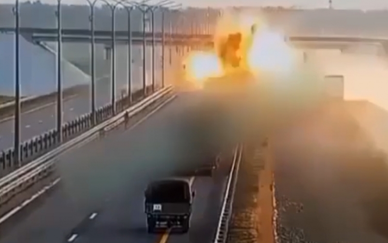 Российские ударные вертолёты атаковали автомагистраль, чтобы замедлить продвижение ЧВК «Вагнер» к москве, но промазали и уничтожили гражданский автомобиль
