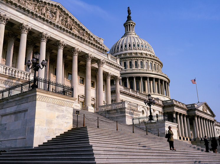 Сделка о потолке госдолга США вызвала гнев республиканцев: &laquo;Очередной финансовый обрыв&raquo;