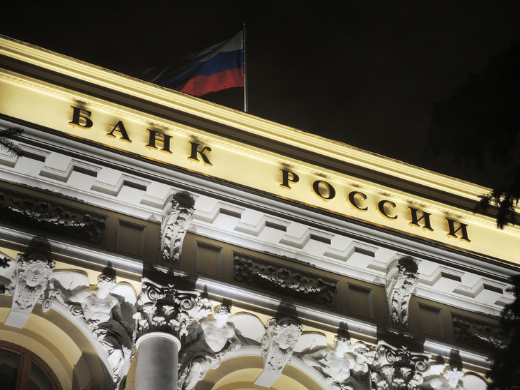 Власти готовы затормозить падение рубля валютными интервенциями: в чем риски