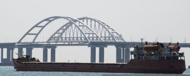 Возле Крымского моста со стороны Кубани сохраняется пробка протяженностью семь километров