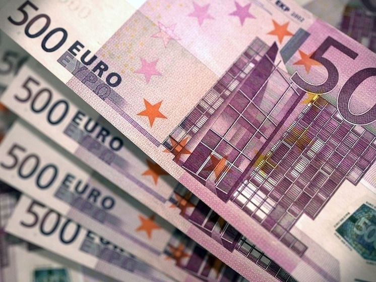 ЦБ РФ повысил официальный курс евро на 2,22 рубля