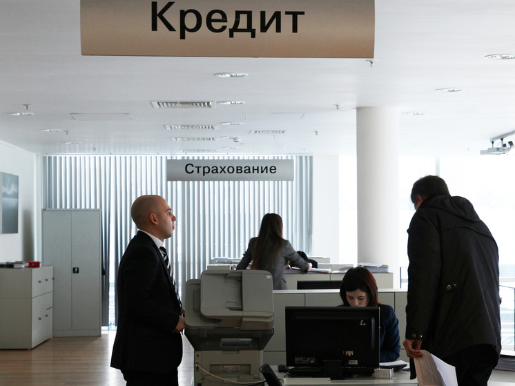 Россияне стали чаще жаловаться на навязанные банками допуслуги: как обнаружить
