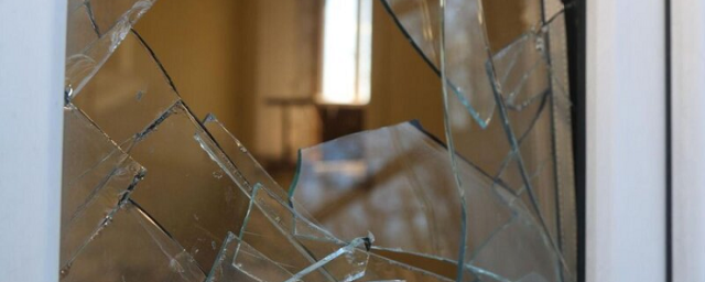 В центре Севастополя взрывной волной после атаки ВСУ выбило стекла в десяти домах