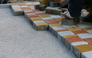 Процесс производства вибролитой и вибропресованной плитки, бордюров и бетонных блоков