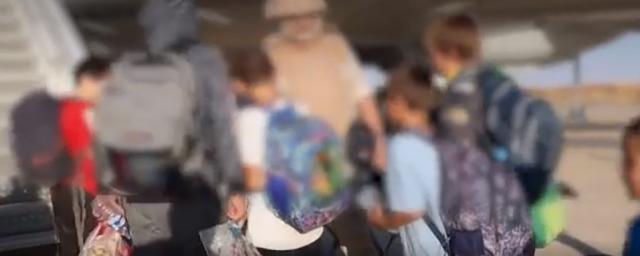 Самолётом в Россию доставили ещё 34 ребёнка из лагерей для беженцев в Сирии