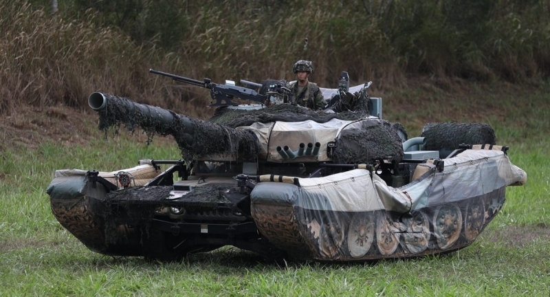 Армия США использует макеты российских танков Т-72 на базе американских бронемашин Humvee