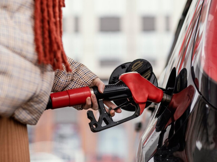 Прогноз цены на бензин к Новому году оказался печальным