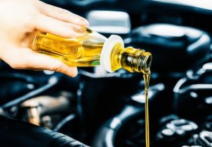 Как часто следует менять масло в двигателе автомобиля и почему это важно?