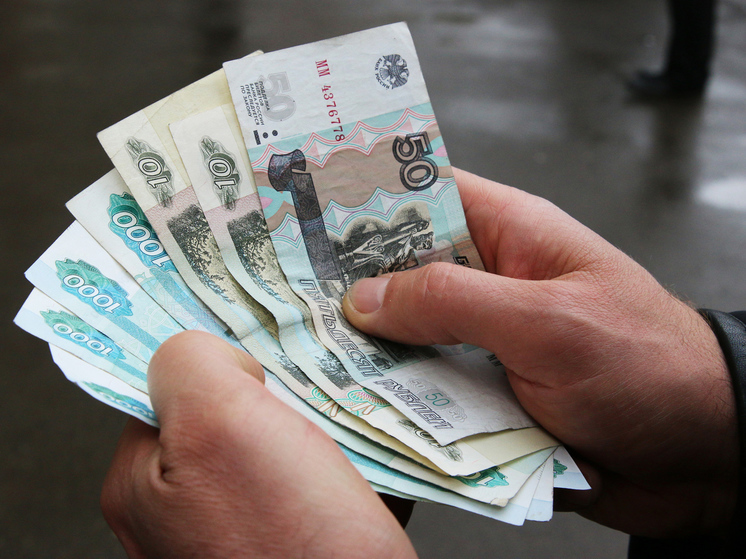 Экономист Зубец не ждет роста реальных располагаемых доходов на 4,4%: "Картина другая"