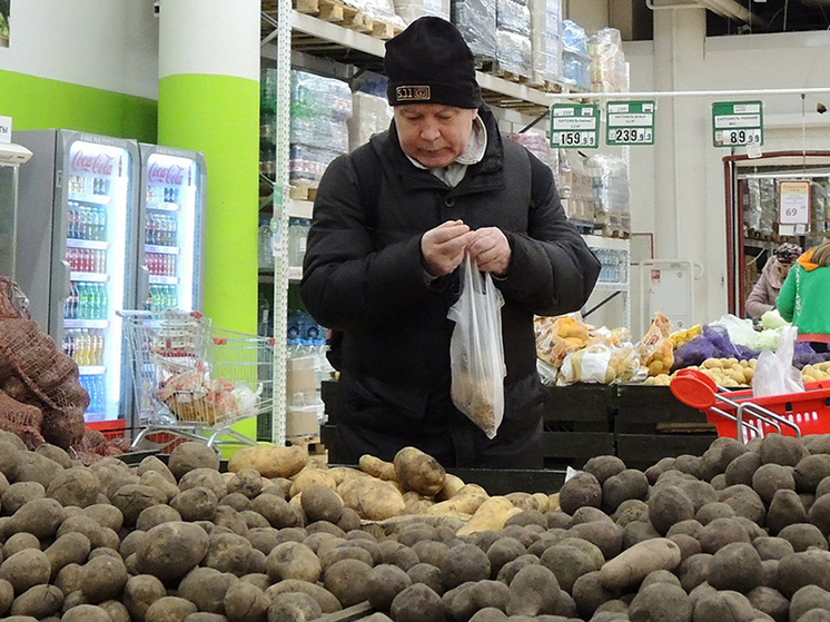Нищих россиян будут кормить подпорченными продуктами: власти приготовили новый закон