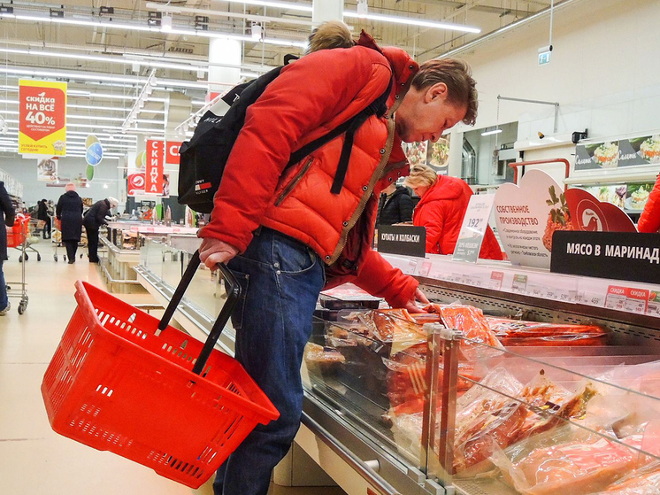 «Обхожу магазины ежедневно»: горожане рассказали, как сэкономить десятки тысяч рублей