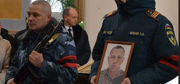 В Ухте попрощались с героем клипа на песню «Тает лед» Денисом Степановым, который погиб на СВО