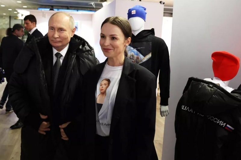 Путин примерил пуховик российского производства