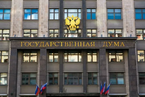 В ГД прошел одобрение проект закона о вывешивании флагов РФ образовательными учреждениями