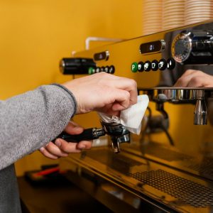 Как правильно проводить ремонт кофемашин: основные неисправности и методы их устранения