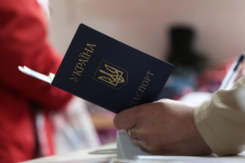 На черном рынке массово предлагают украинские паспорта