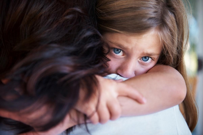 Психолог объяснила, как отсутствие матери может сказаться на девочке