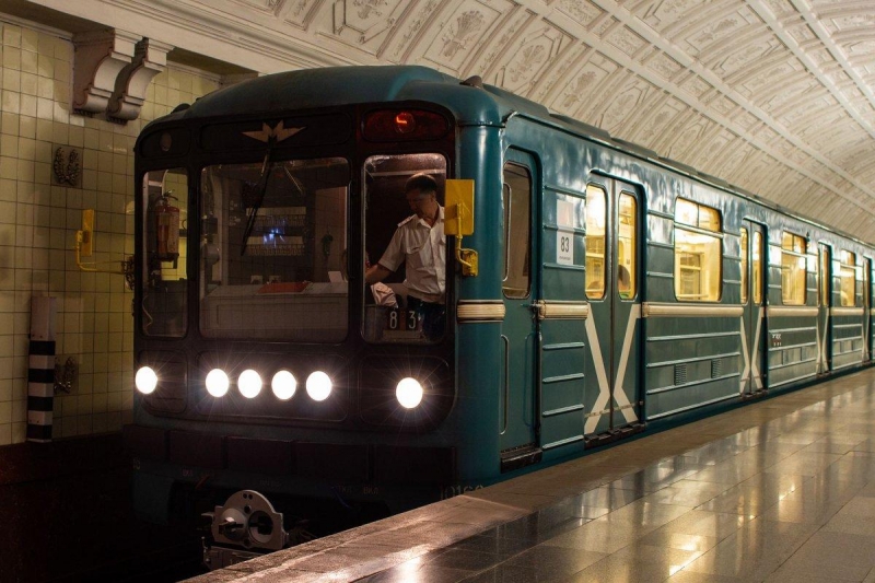 Движение поездов на красной ветке московского метро восстановили