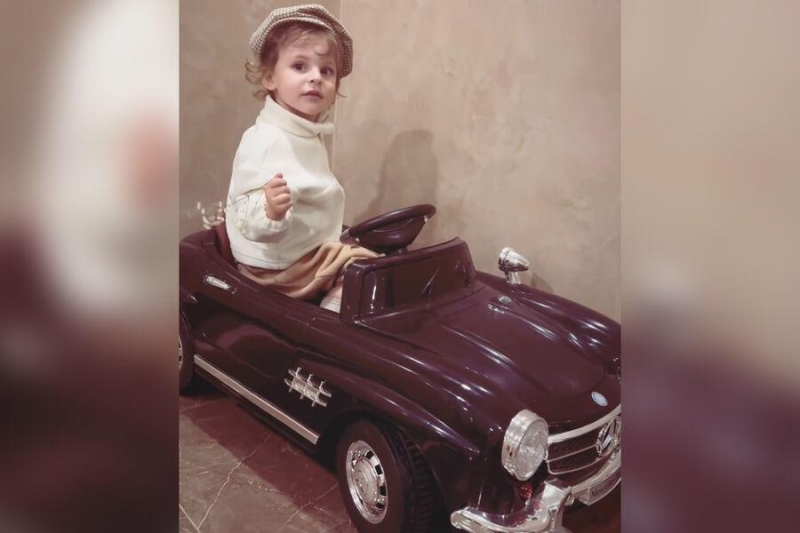 Двухлетний сын актрисы Лизы Арзамасовой стал обладателем собственного «Мерседеса»