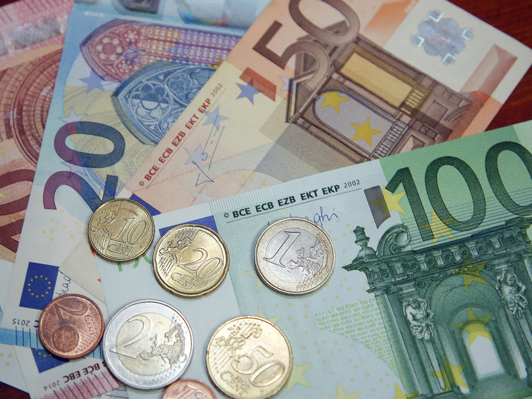 Какую валюту лучше взять в отпуск за границу: аналитик дал совет