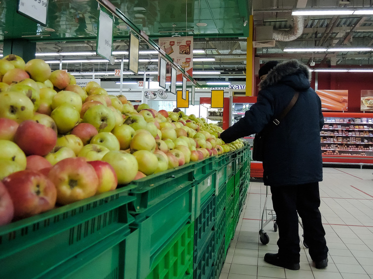 Бюджет под ударом: россияне стали тратить больше денег на продукты