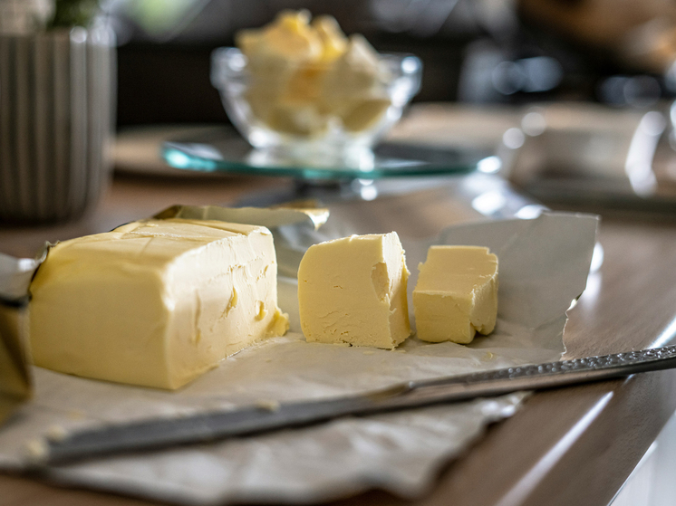 Молочные реки потекли вспять: к Новому году цены на сливочное масло могут снизиться на 10%