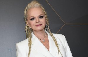 Лариса Долина заявила, что критику в ее адрес пишут проплаченные боты