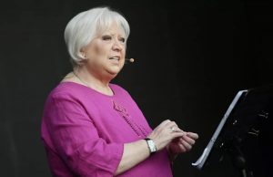 Поборовшая рак актриса Крючкова получила премию