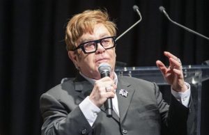 Элтон Джон стремительно теряет зрение